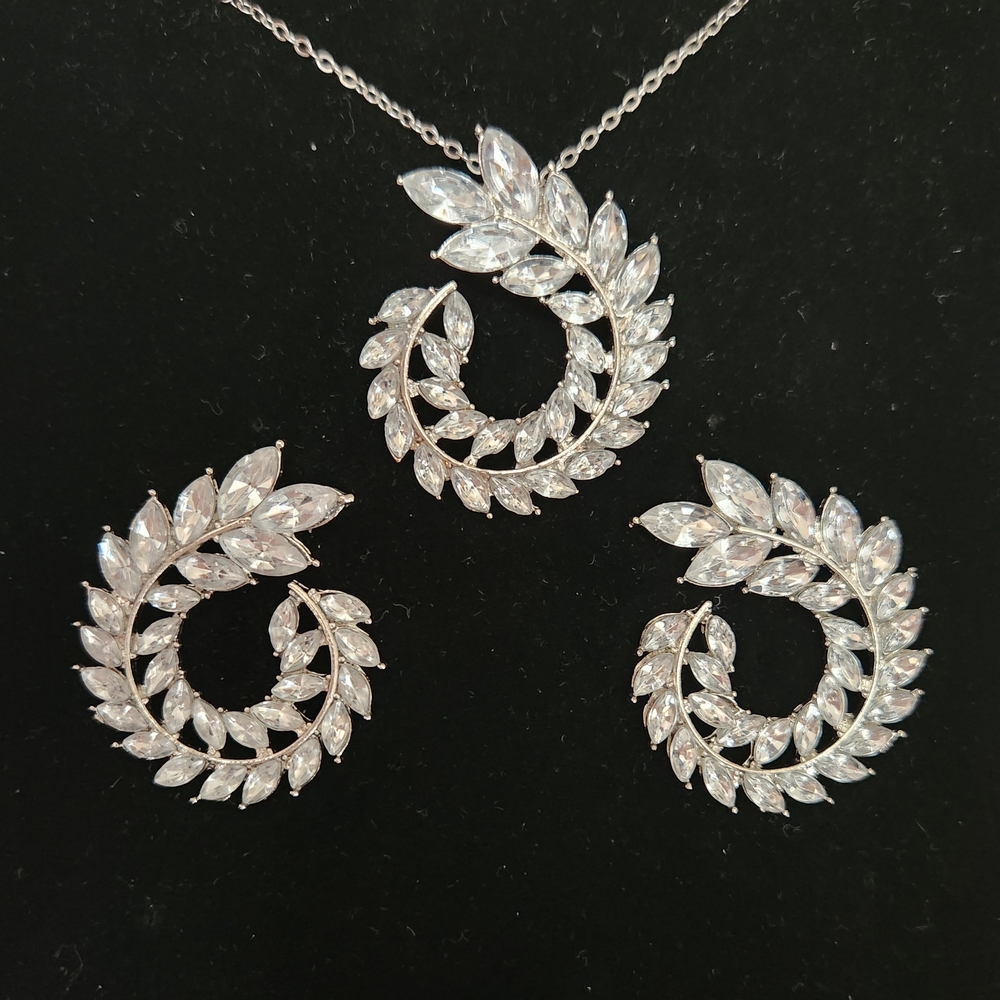 Silver And White Crystal Leaf Pattern Necklace And Earring Set